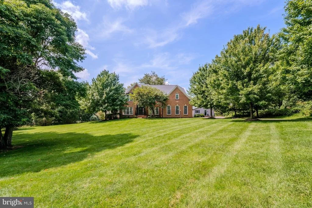 Photo of 17301 ROUNDMONT PLACE