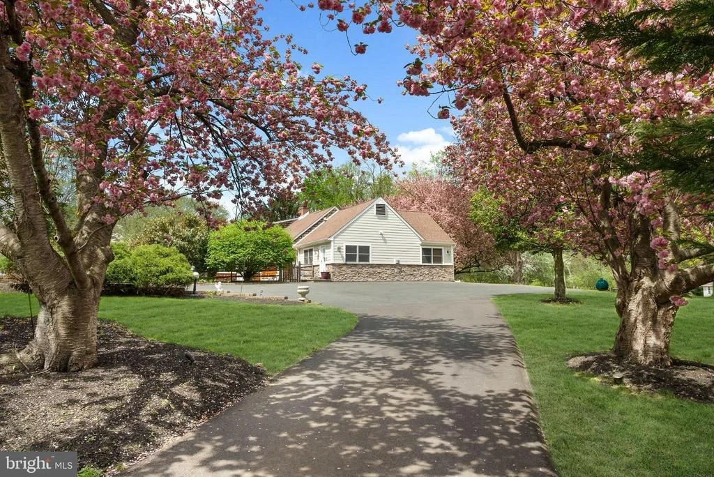 Photo of 682 WHIRLAWAY DRIVE