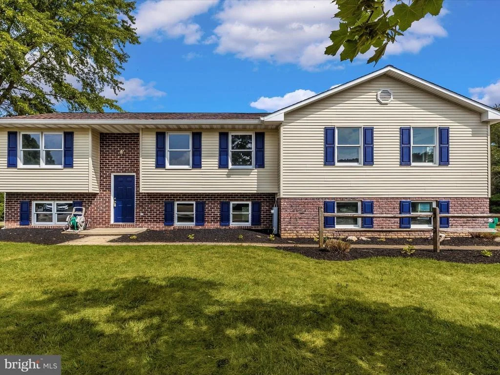 Photo of 1589 SMILEY DRIVE