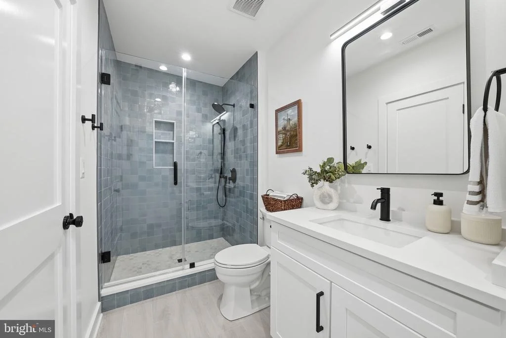 Photo of 1422 HOWARD ROAD