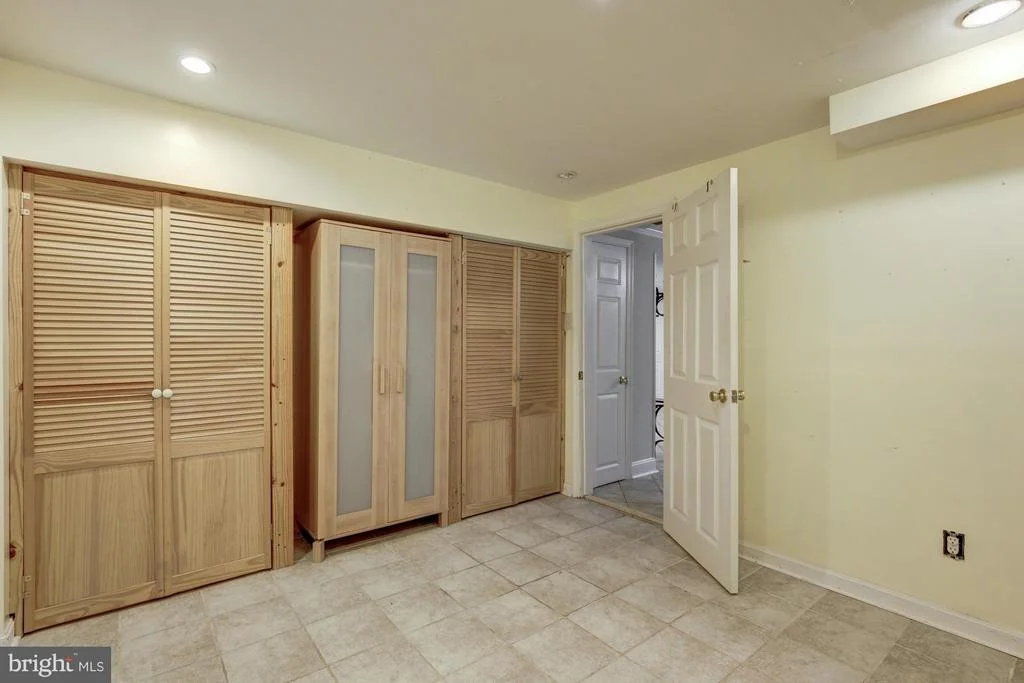 Photo of 1305 OAKVIEW DRIVE