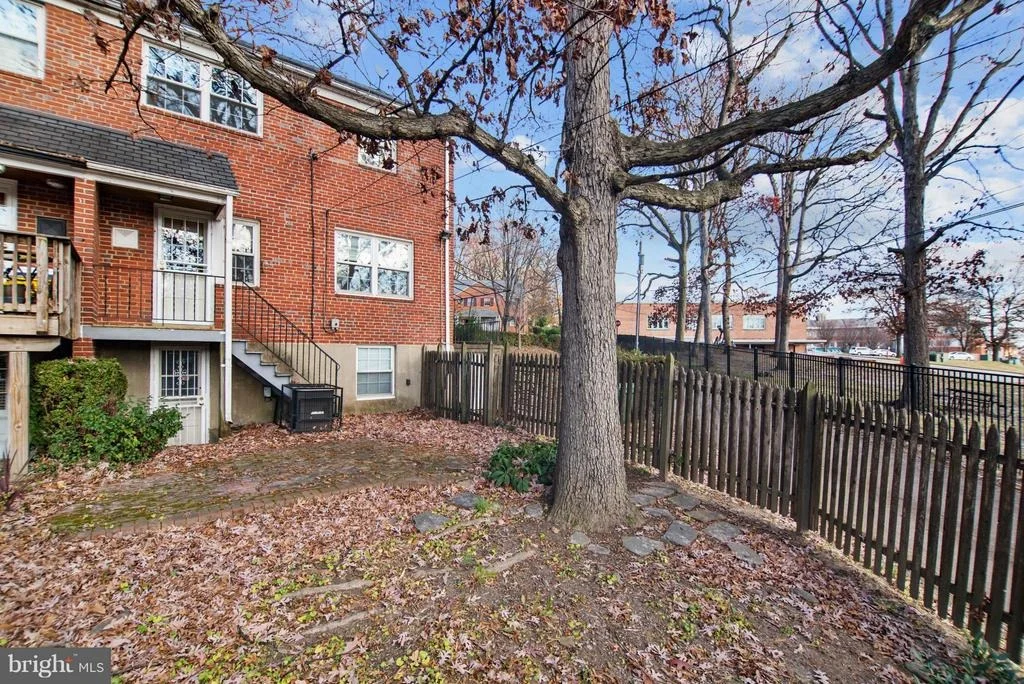 Photo of 3900 DEEPWOOD ROAD