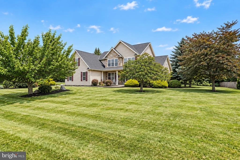Photo of 12 E SUMMIT DRIVE