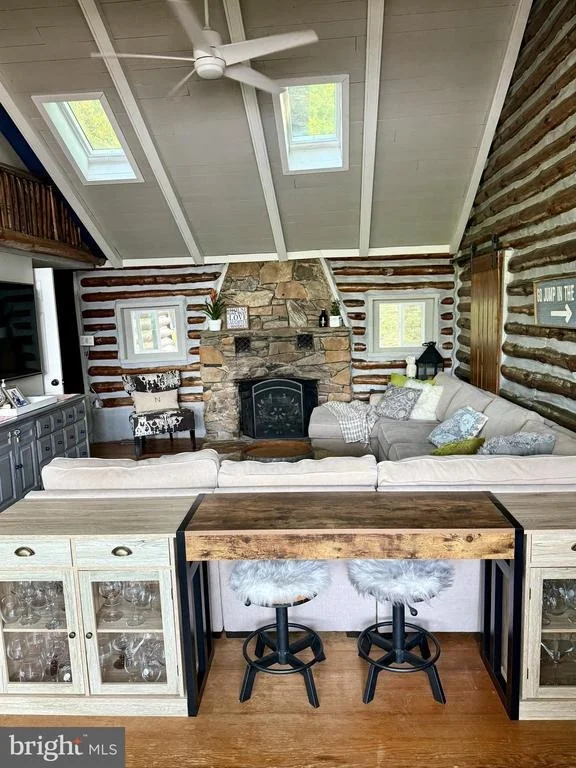 Photo of 8389 HIGHVIEW STREET