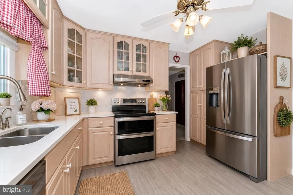 Photo of 6213 WHITE OAK DRIVE