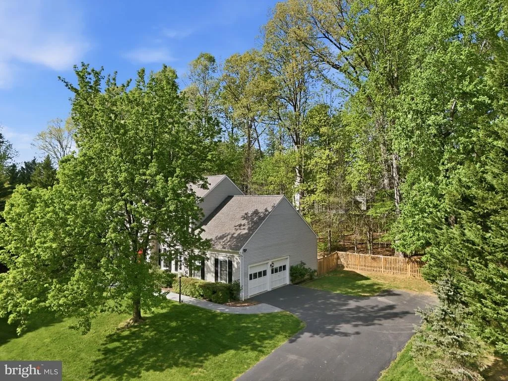 Photo of 7864 MEADOWGATE DRIVE