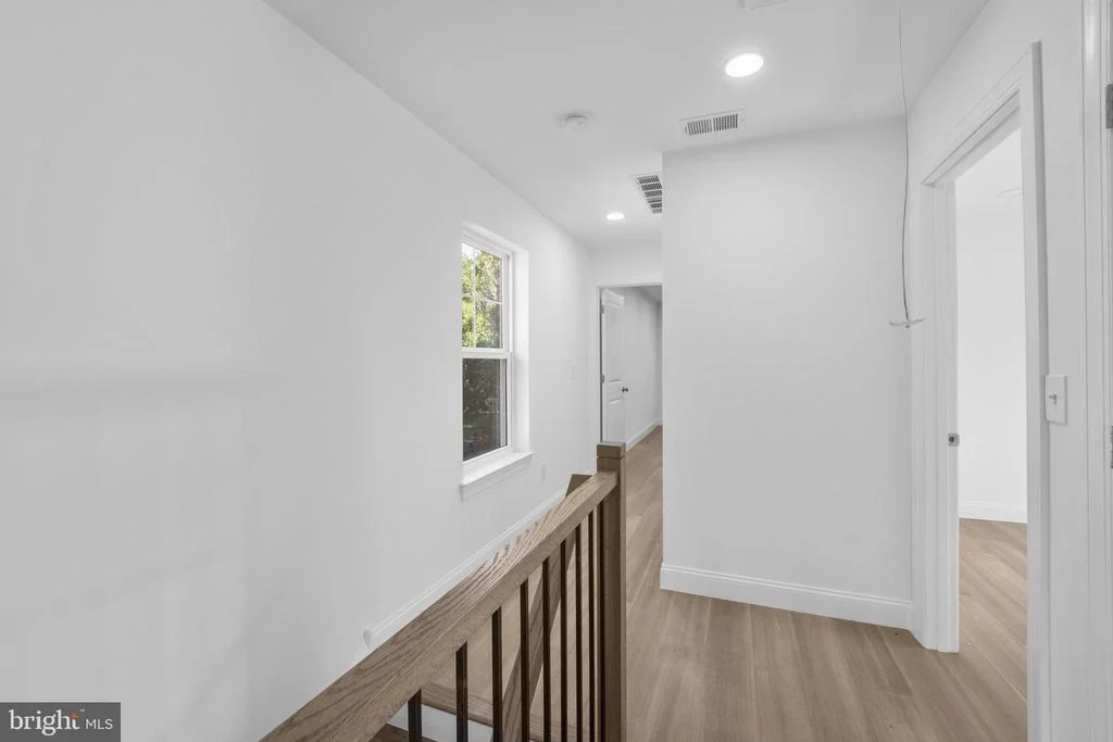 Photo of 492 ELLIS AVENUE