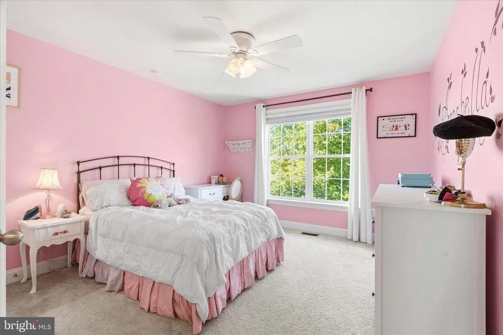 Photo of 2258 W. GREENLEAF DRIVE