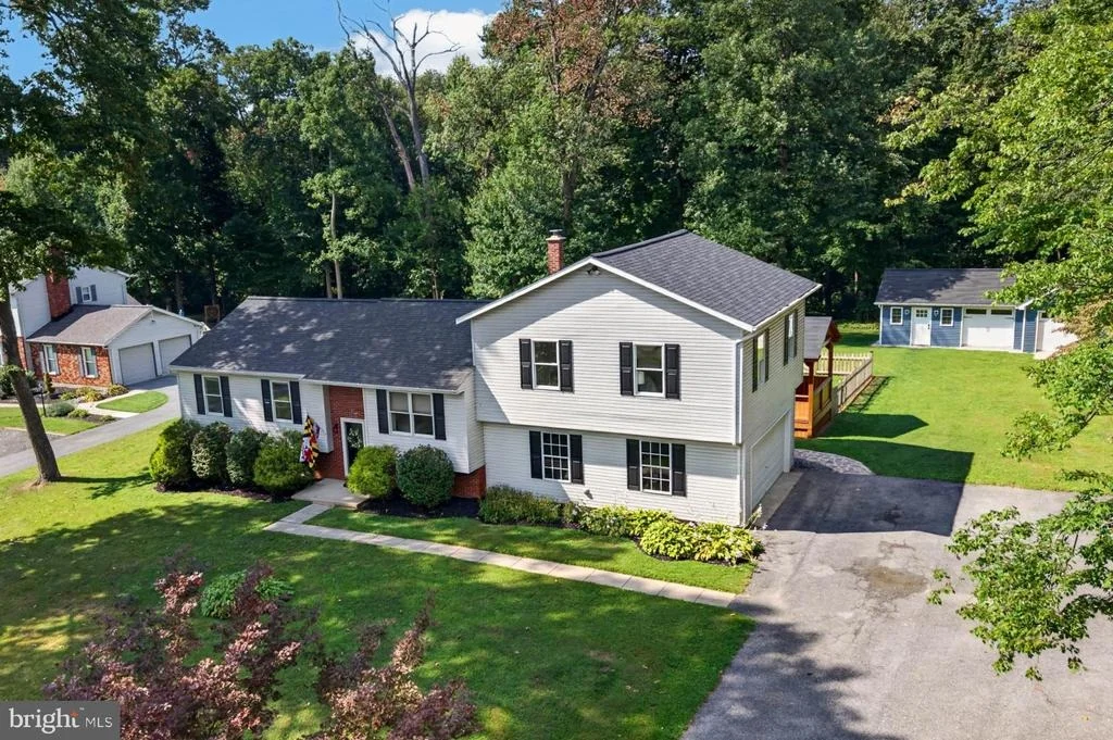 Photo of 4294 WOLF HILL DRIVE