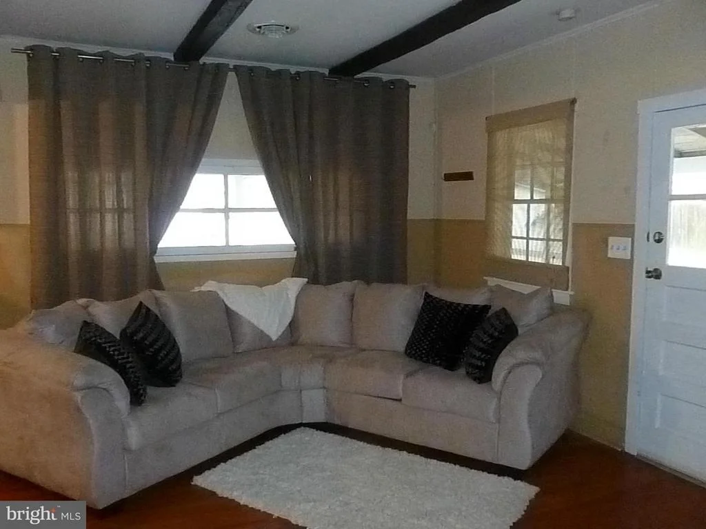 Photo of 6015 POPLAR ROAD