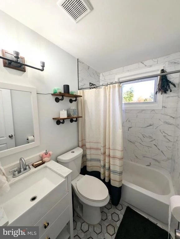 Photo of 3821 GREENLY STREET