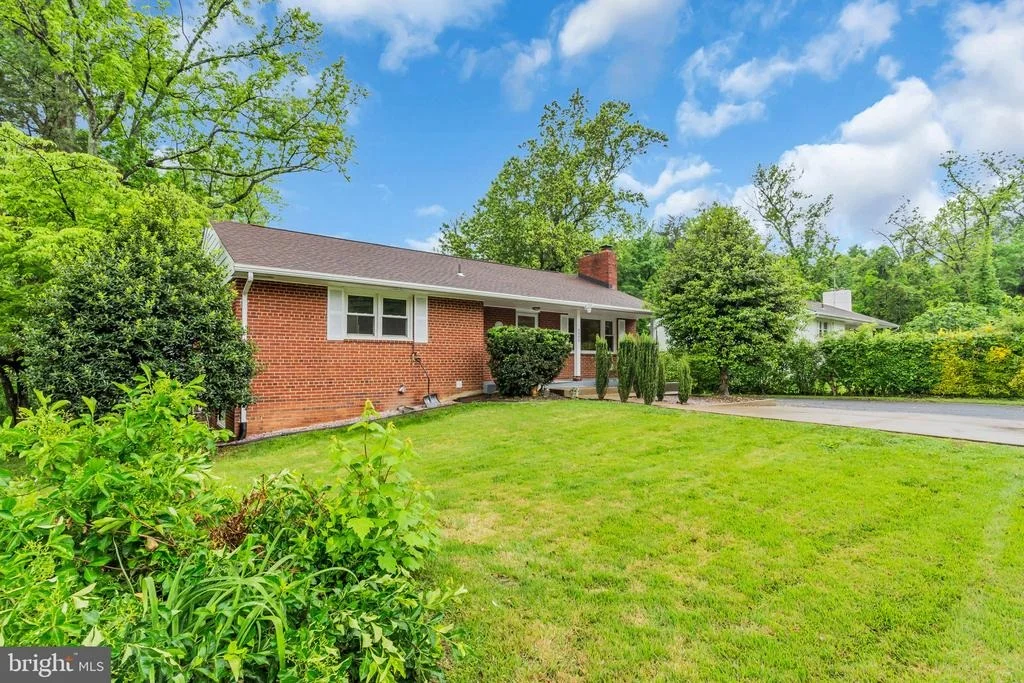 Photo of 6809 BRADDOCK ROAD