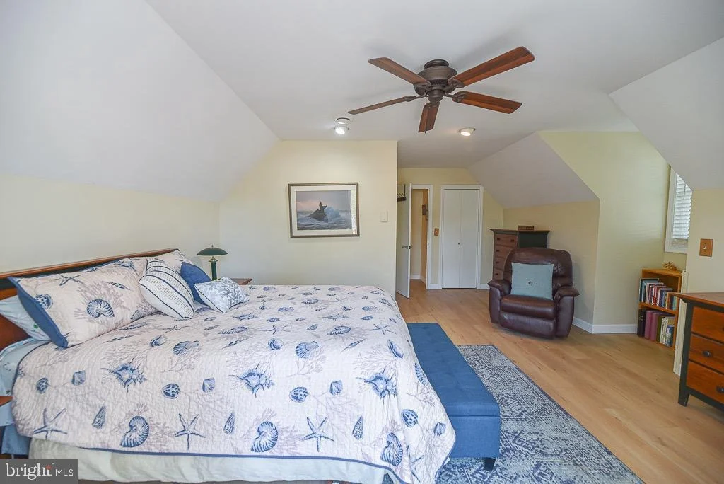 Photo of 956 LAKE VIEW DRIVE