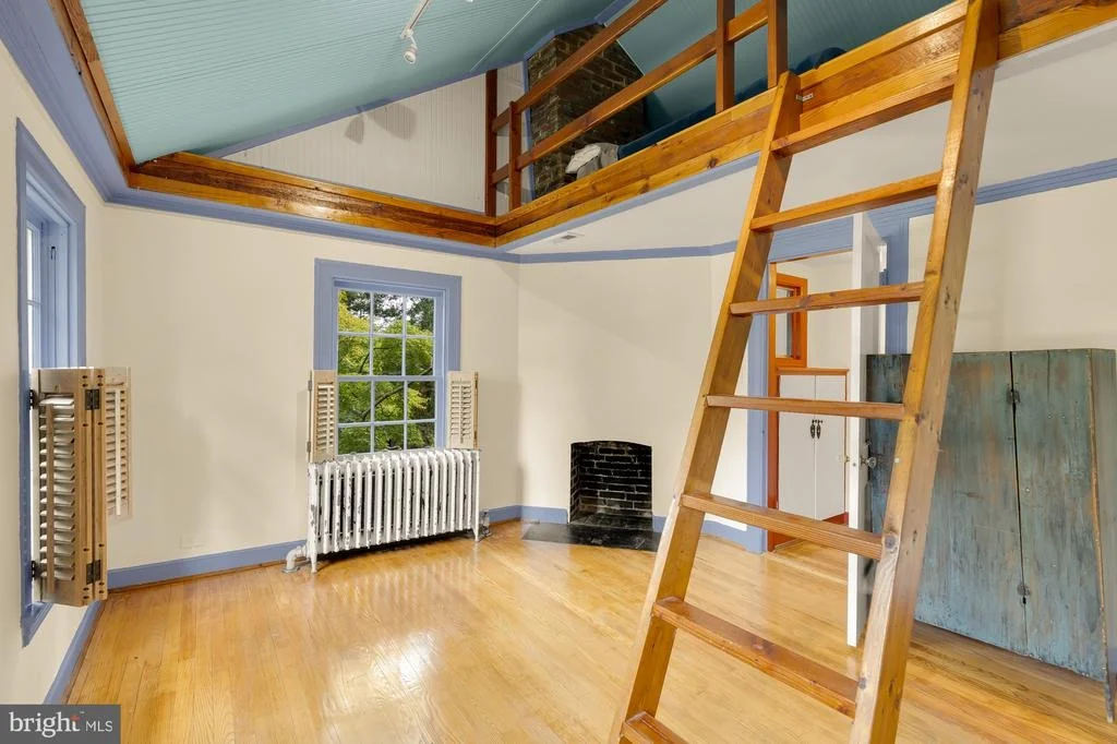 Photo of 9407 HALE PLACE