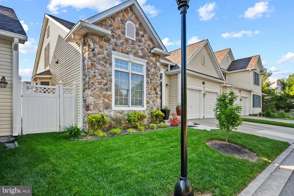 Photo of 1002 EASTBOURNE COURT