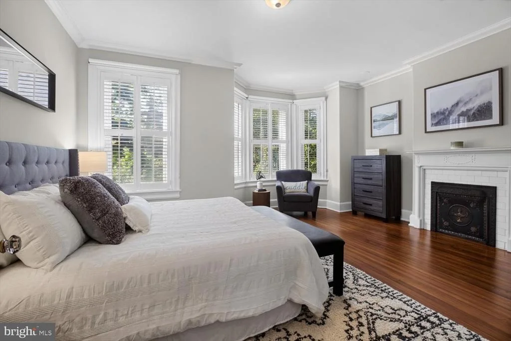 Photo of 304 A STREET SE