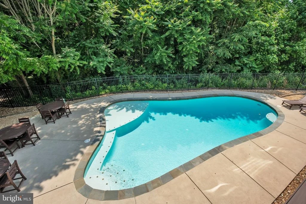 Photo of 2058 BAYTHORNE ROAD