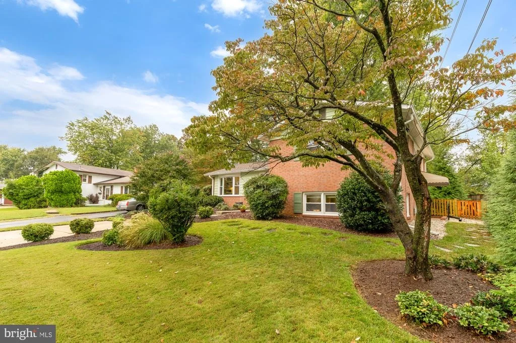 Photo of 1024 DEVERE DRIVE