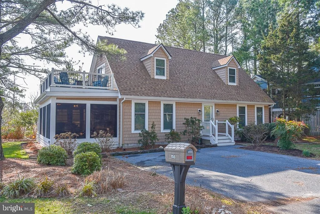 Photo of 956 LAKE VIEW DRIVE