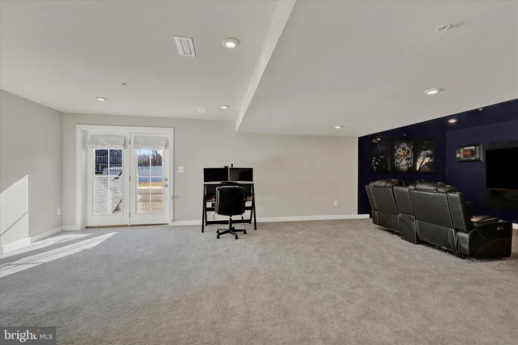 Photo of 839 LENI WAY