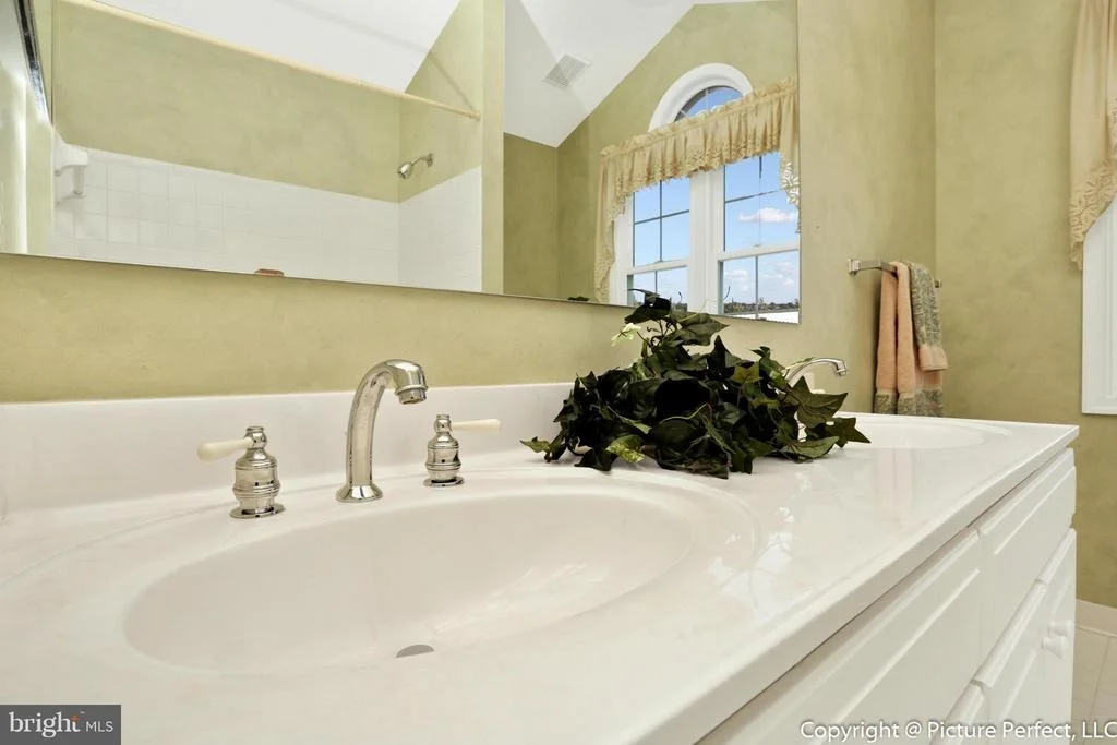 Photo of 2469 5 SHILLINGS ROAD