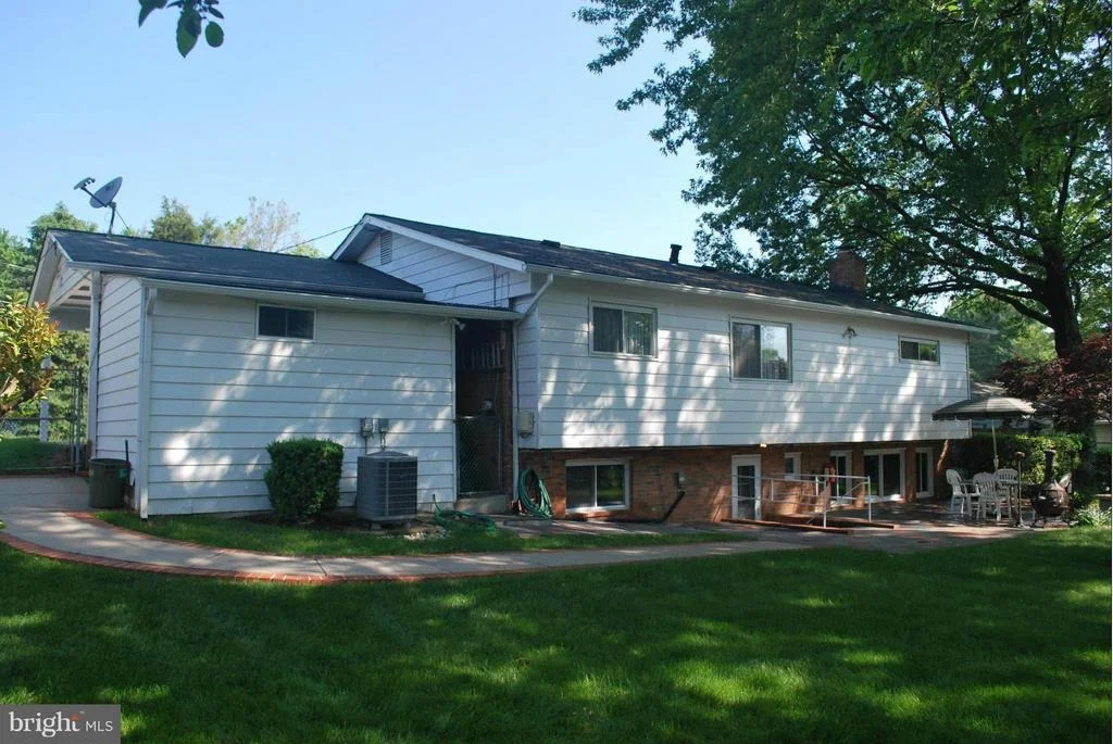 Photo of 914 CLINTWOOD DRIVE