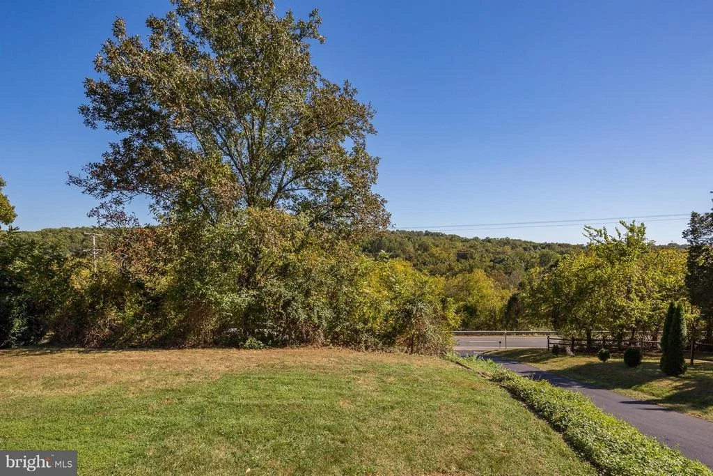 Photo of 9258 LEE HIGHWAY