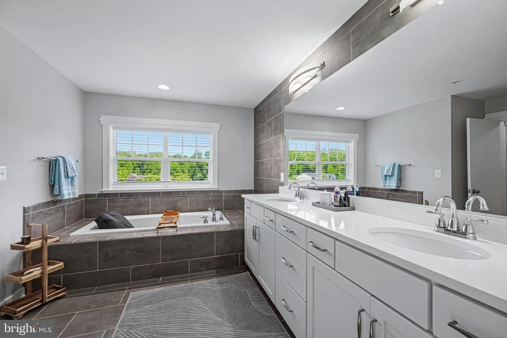 Photo of 2419 MACALLISTER LANE