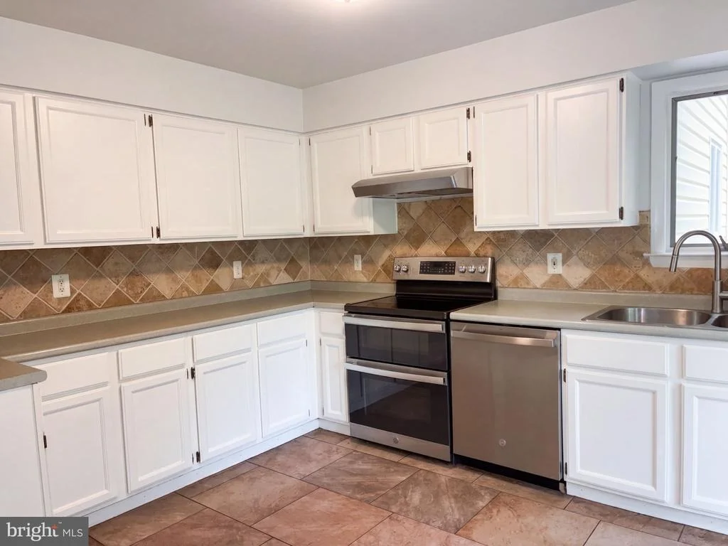 Photo of 542 JONATHAN ROAD