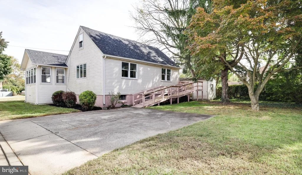 Photo of 10 DAVIS AVENUE