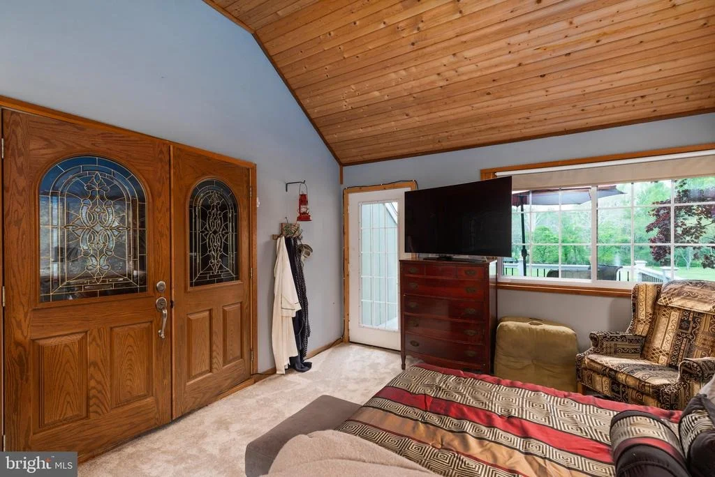 Photo of 2310 PUTNAM ROAD
