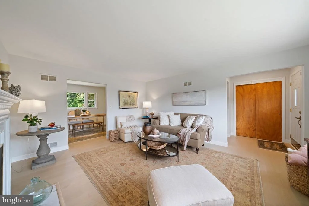 Photo of 11809 COLLINS DRIVE