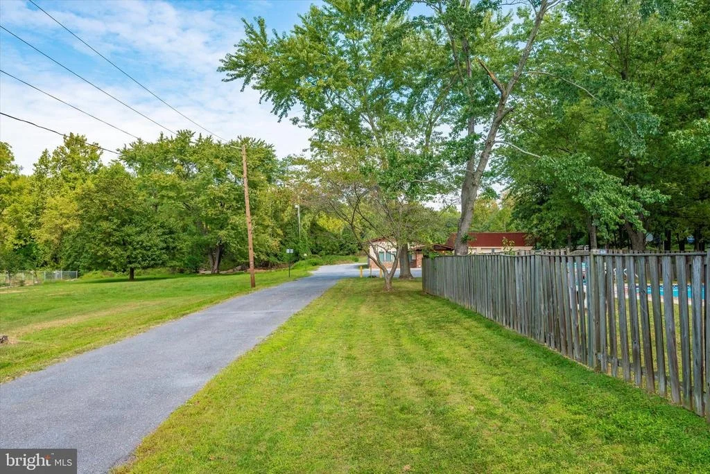 Photo of 4115 MUNCASTER MILL