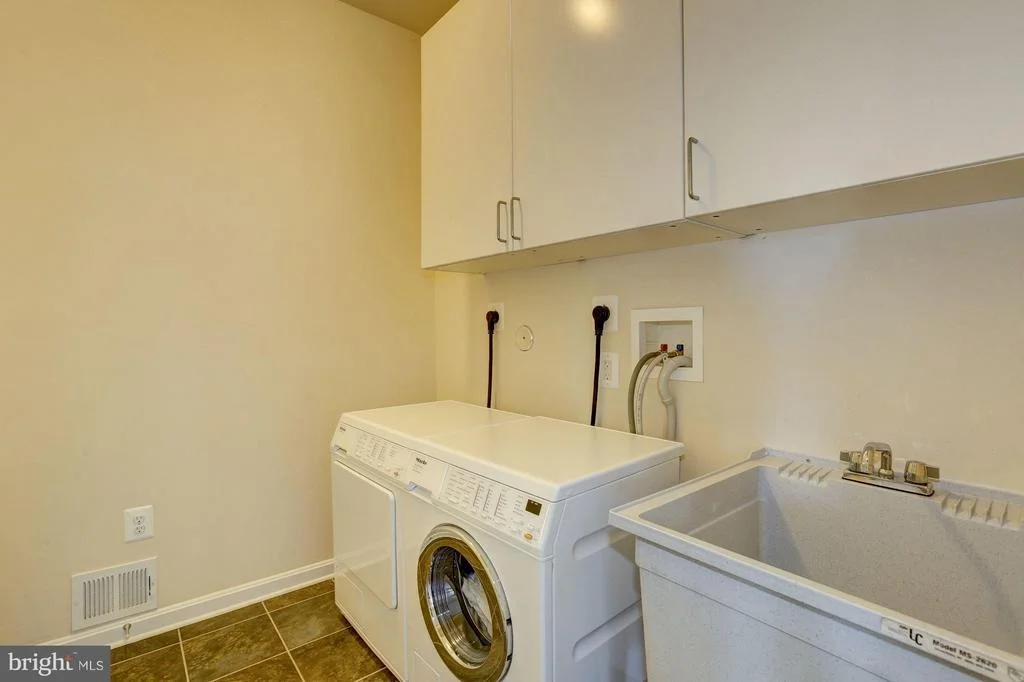 Photo of 2424 LONGFELLOW COURT