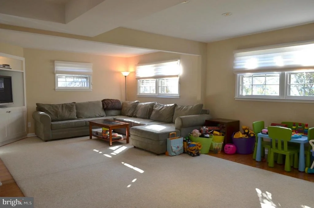 Photo of 1422 MAYFLOWER DRIVE