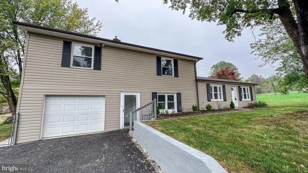 Photo of 8858 HAWBOTTOM ROAD