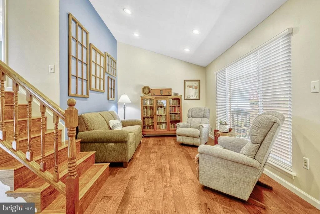 Photo of 10318 FOREST AVENUE