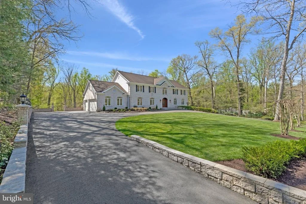 Photo of 8611 BROOK ROAD