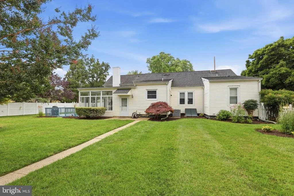 Photo of 727 N GOVERNORS AVENUE