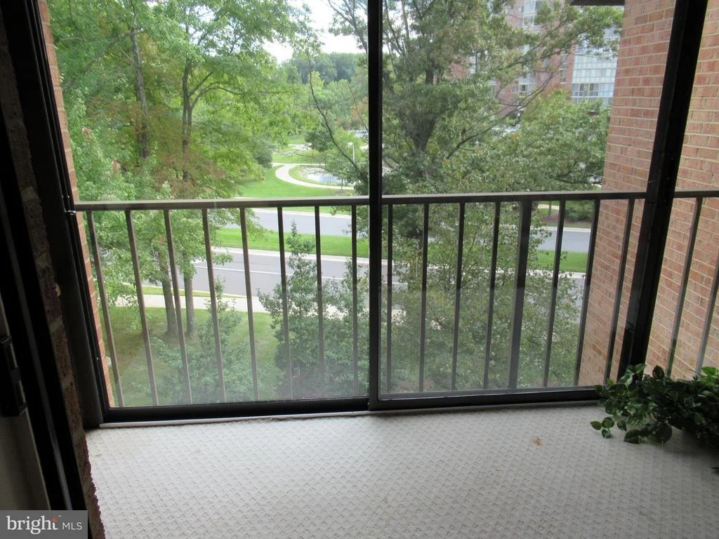 Photo of Unit 863F at 15301 PINE ORCHARD DRIVE