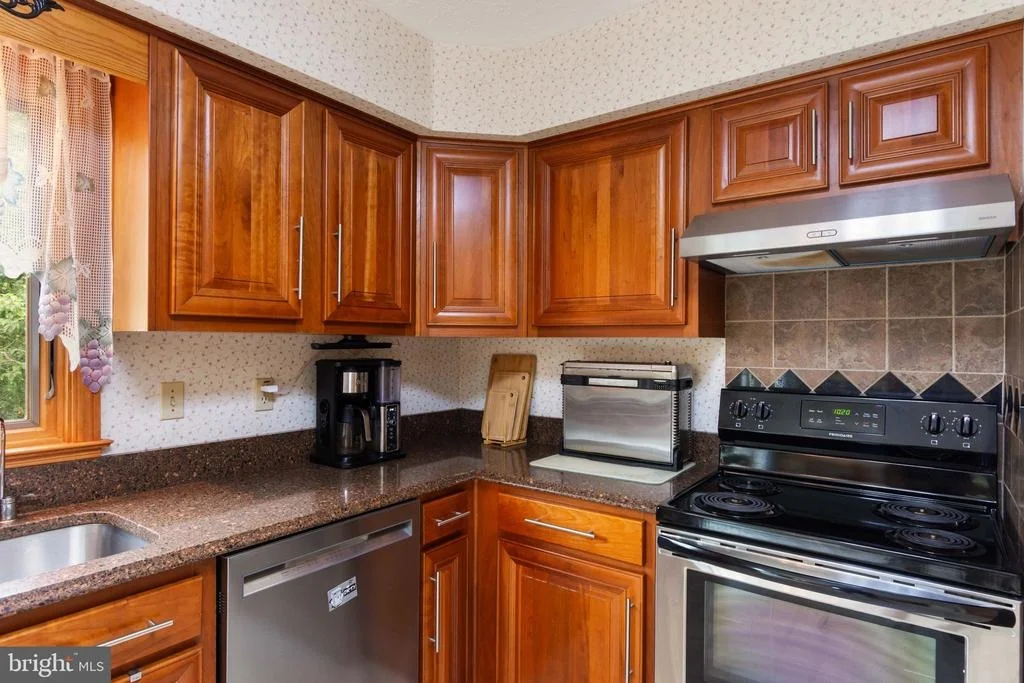 Photo of 2380 MOREAU DRIVE