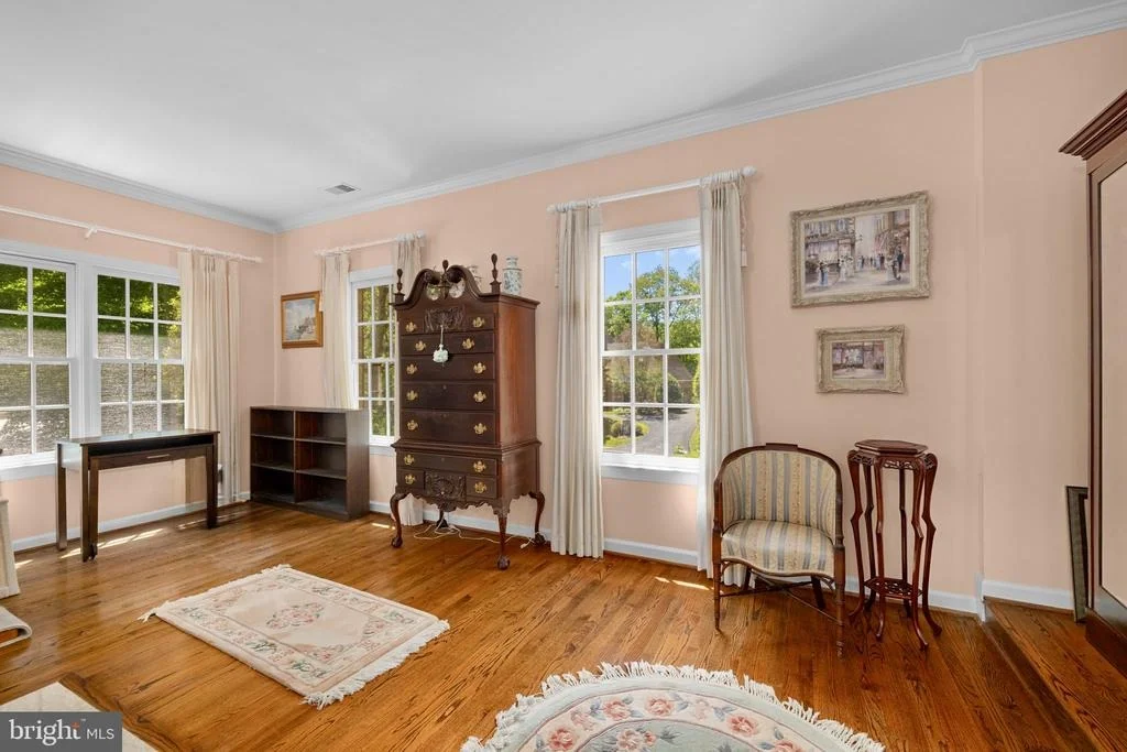 Photo of 897 CHINQUAPIN ROAD