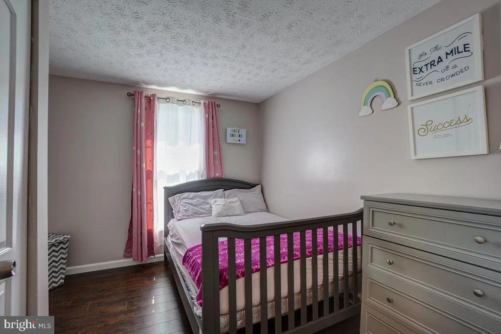 Photo of 8 TARFSIDE COURT