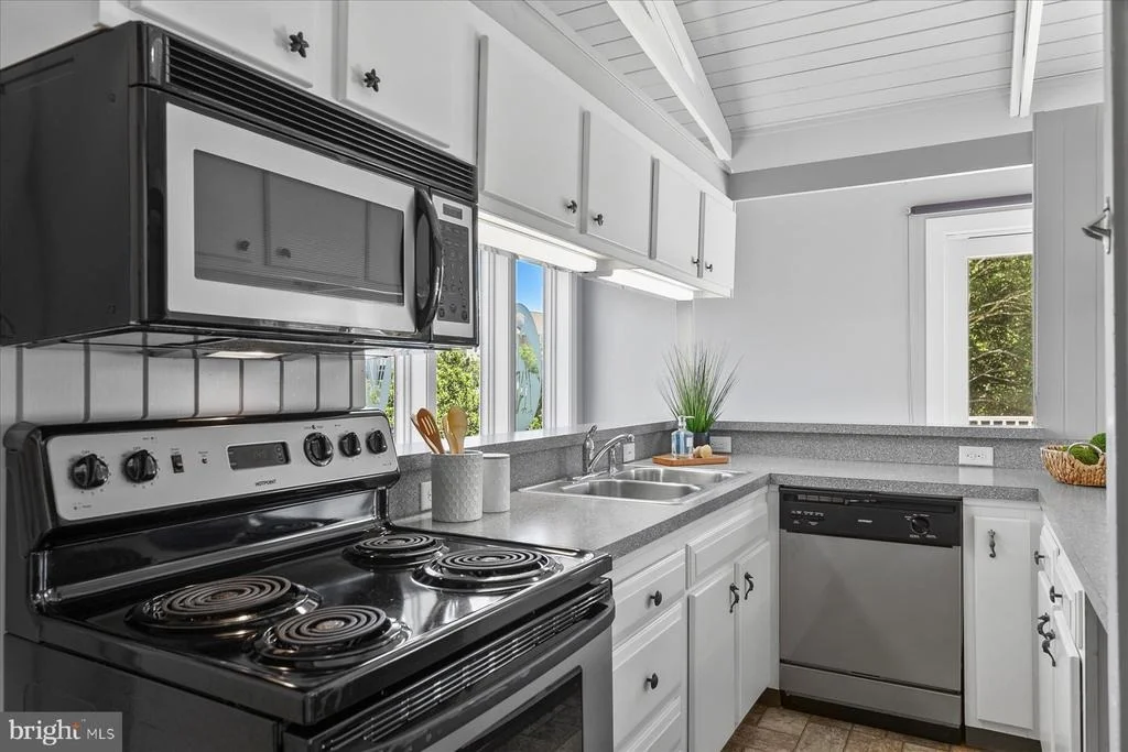Photo of 39674 HERON ROAD