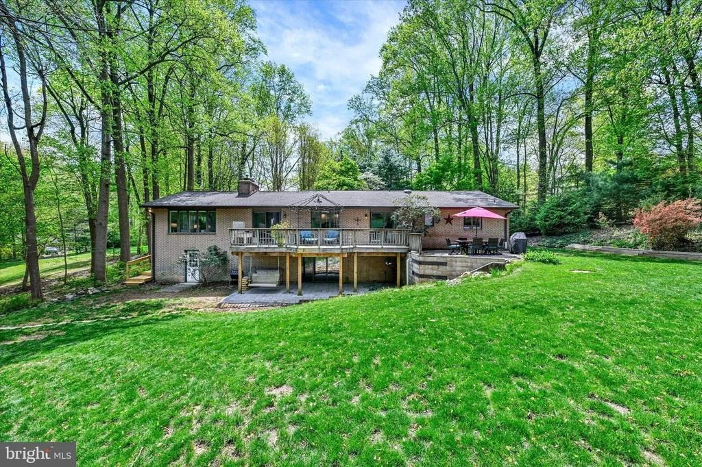 Photo of 6 DREW COURT
