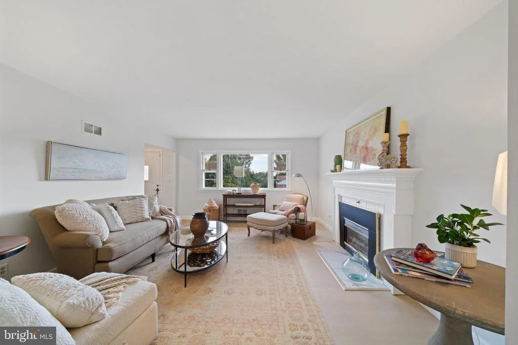 Photo of 11809 COLLINS DRIVE
