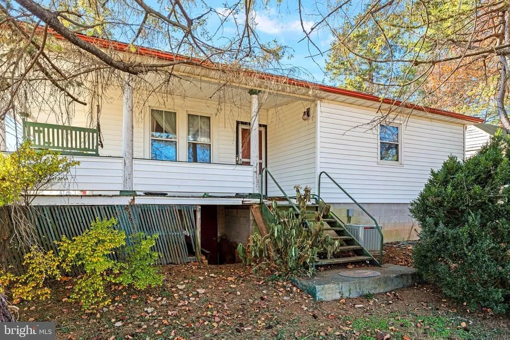 Photo of 323 MAIN