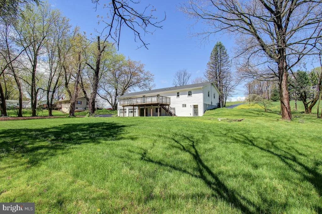Photo of 8022 BOLIVAR ROAD