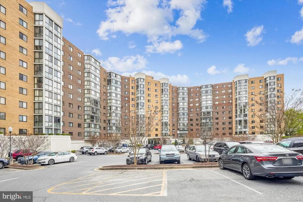 Photo of Unit 4221 at 15100 INTERLACHEN DRIVE