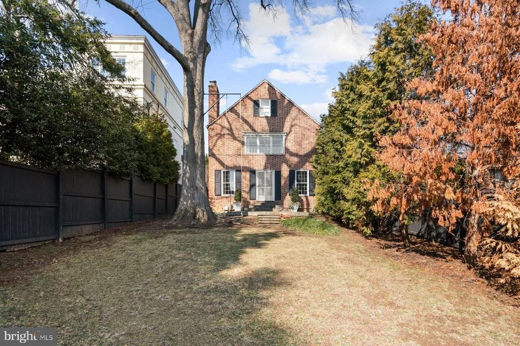 Photo of 1698 32ND STREET NW